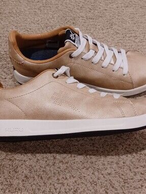 KURU Roam Women's Classic Court Sneakers in Metallic Bronze leather. Size 9.5